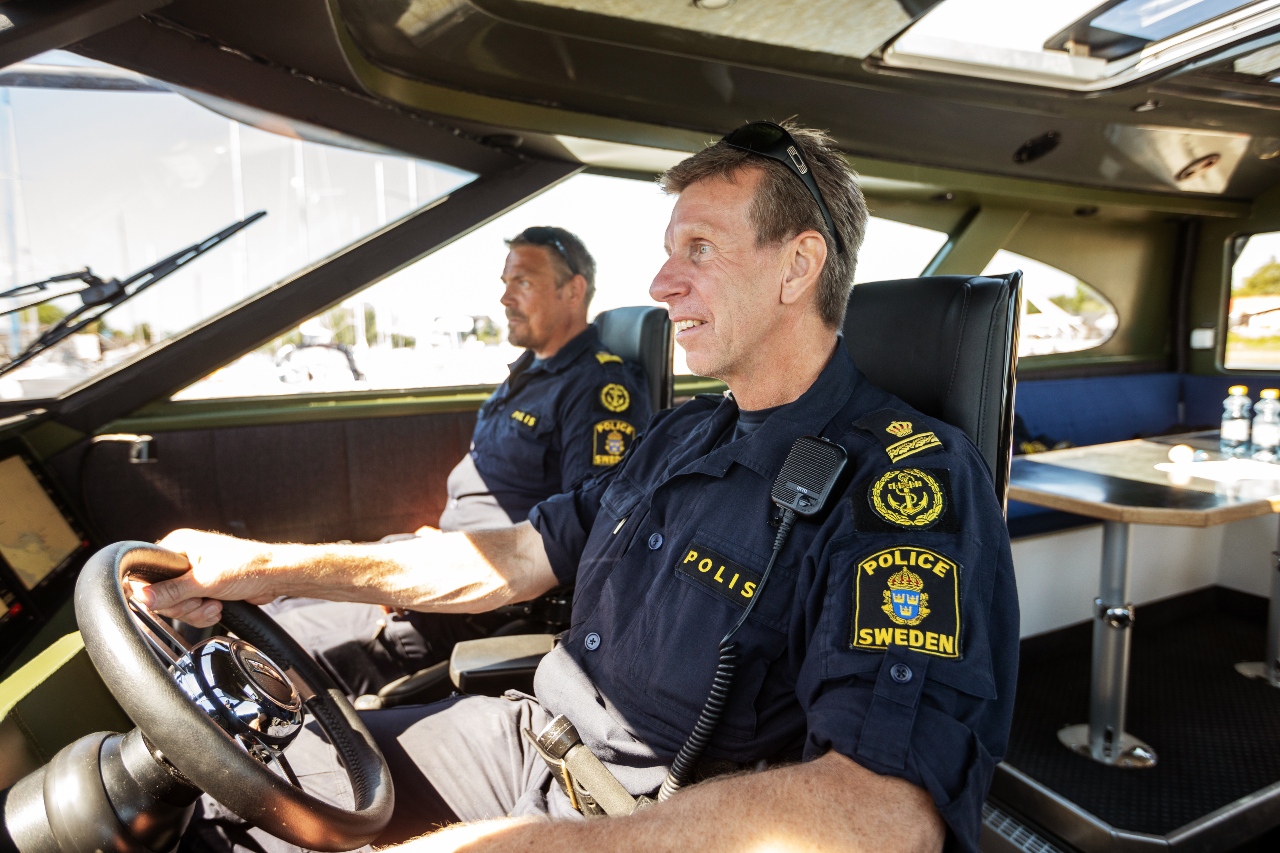 stockholms police's high-speed patrol boat